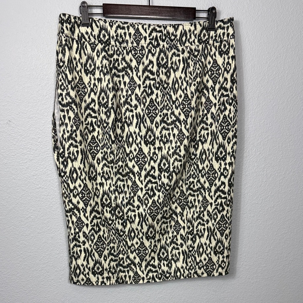 Black and Cream Patterned Women’s Pencil Skirt - Picture 4 of 6